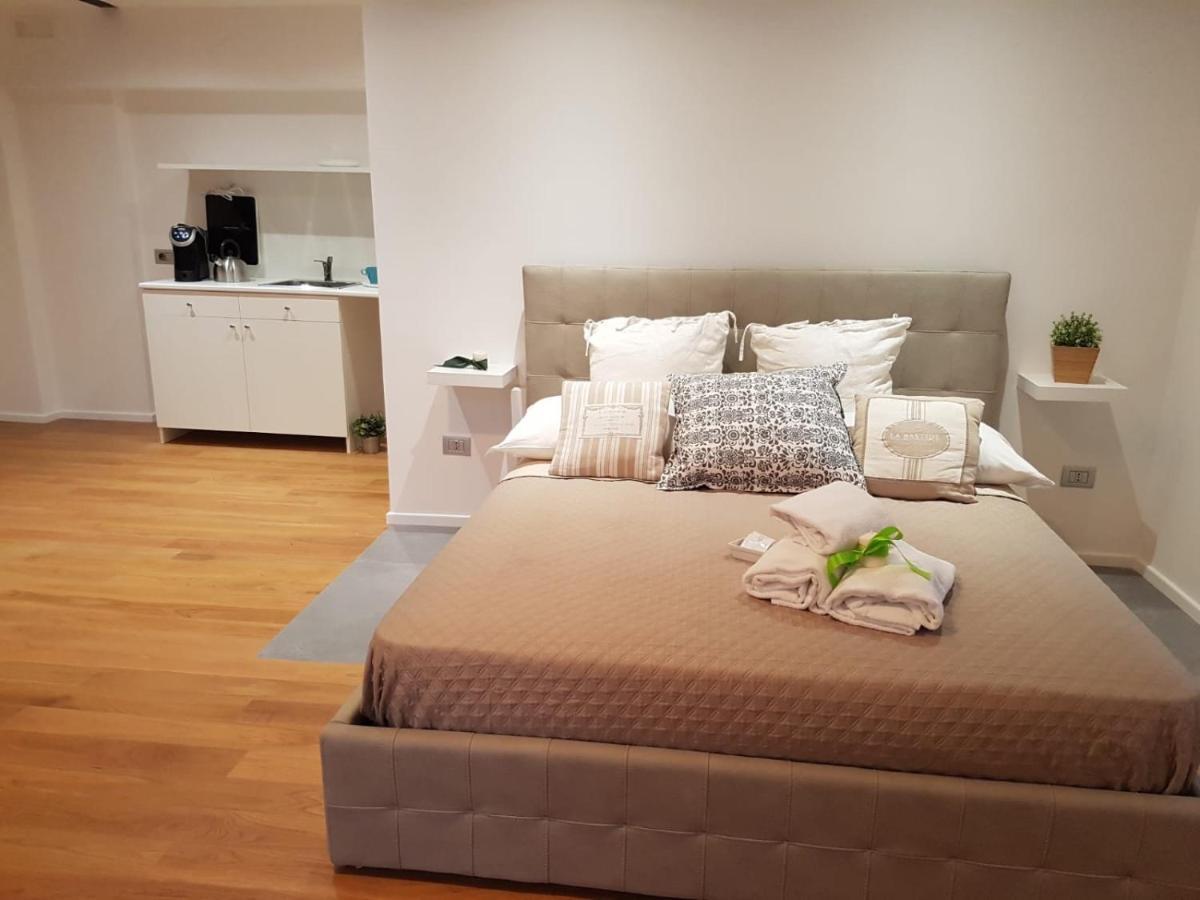 Via Roma Apartment Deluxe Салерно Екстер'єр фото